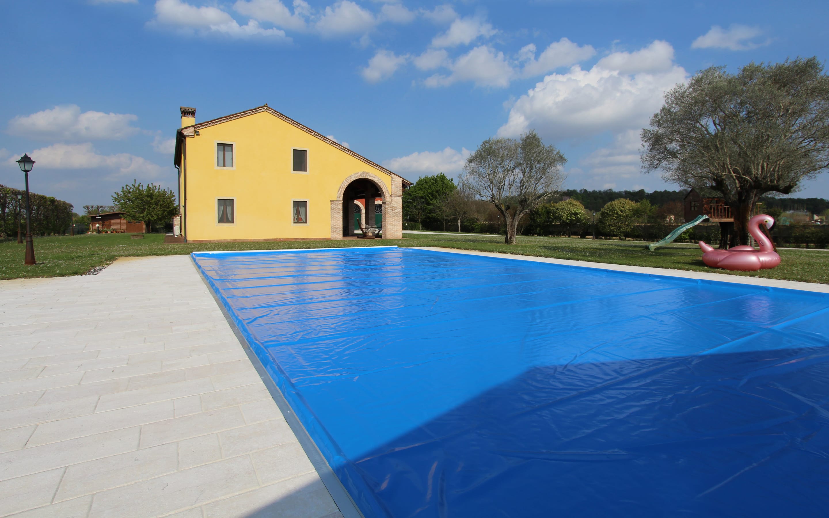 Automatic pool cover