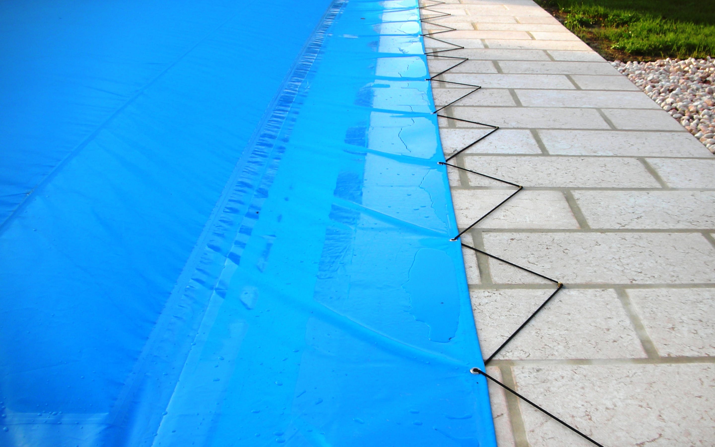 Inflatable winter pool covers
