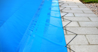 Inflatable winter pool covers