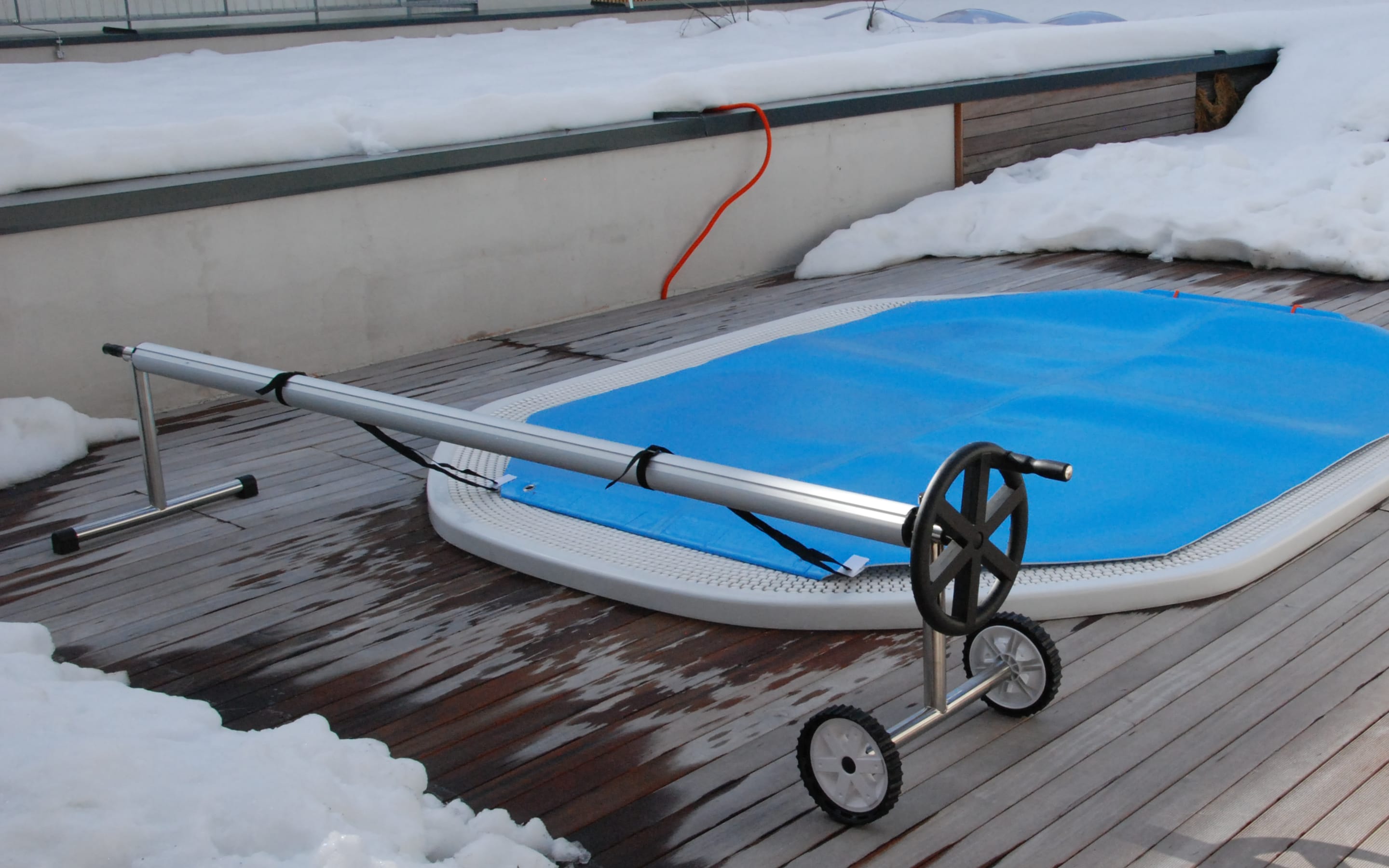 Mobile reels for pool covers